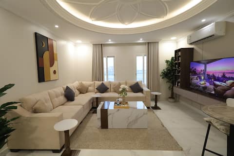 Elegant and family apartment with smart entrance