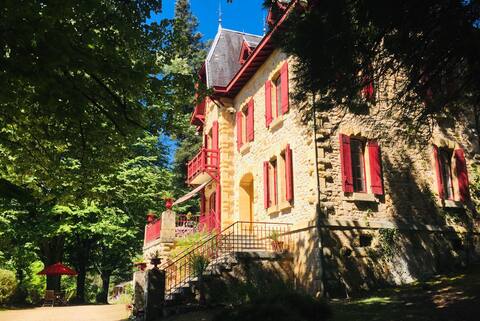 Loue manoir dans le Périgord noir avec piscine