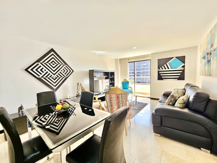 Bright & Stylish Laureles Stay -Prime Location - 
