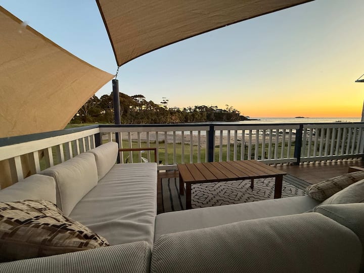 Private Beachfront House, Dog-Friendly Malua Bay