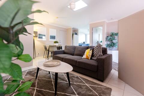 Apartment 1- Cosy + Spacious +Close to Fremantle!