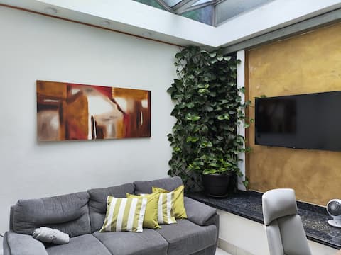 Popular Airbnb listing: Beautiful apartment in Condesa, Mexico City. in Cuauhtémoc