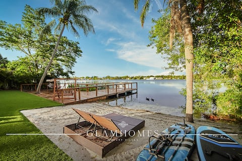 Stunning Lakefront Villa |Deck·Pool·Kayak·PaddleBs