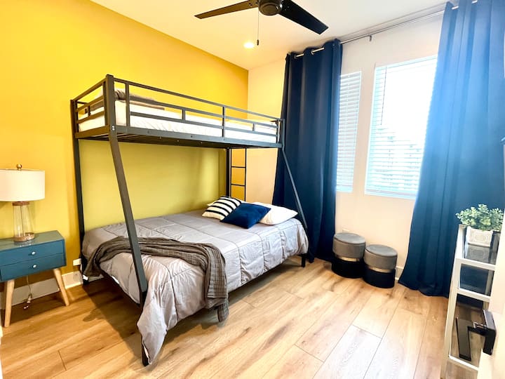 Deuxième chambre au troisième étage avec lit King Size