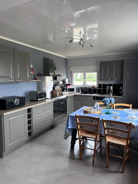 Cottage between land and sea.