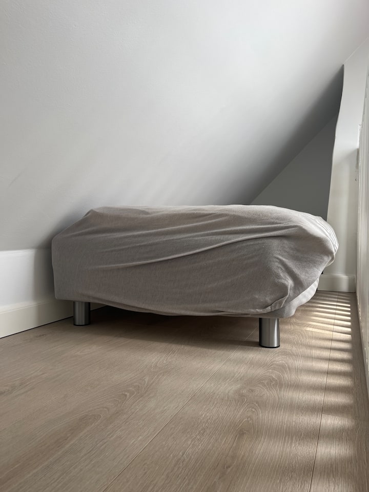 Single bed in narrow loft