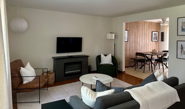 Welcoming, Warm, Fully Funrished First Floor Flat - Columbus, OH
