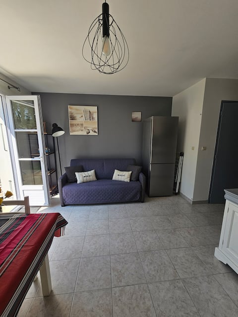 Popular Airbnb listing: Pleasant little house near the beach. in Le Bois Plage En Ré