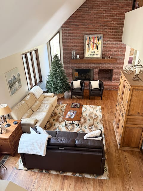 Popular Airbnb listing: Spacious Mtn Retreat-1 mile to lifts-Hot Tub-Sauna in Keystone