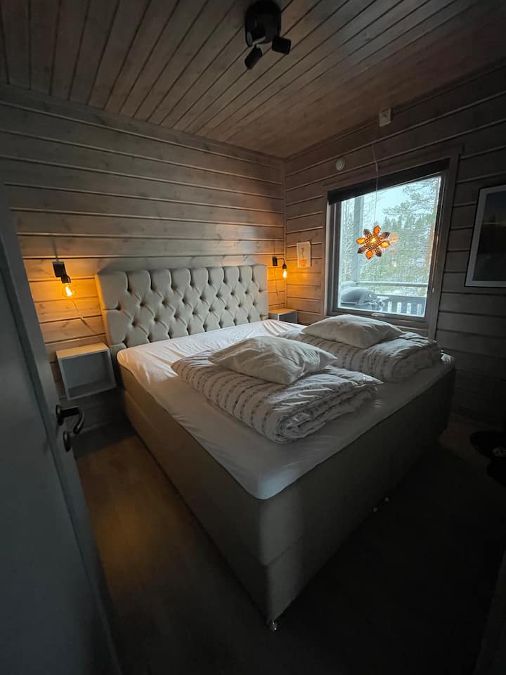 1st bedroom: 180 cm bed with 2 x duvets and 2 x pillows