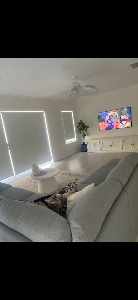 Popular Airbnb listing: Bondi Beauty- Luxury Home in Wagga Wagga City Council