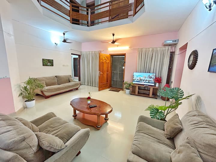 La Casa Luxury Villa at City Centre, Airport 5 Kms
