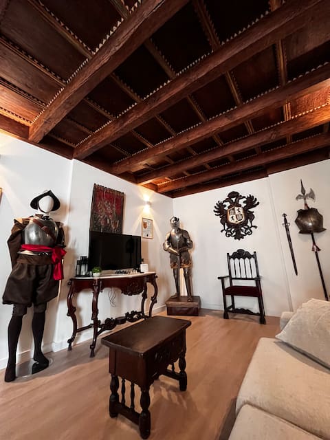 Casa del Capitán Medina. 15th century. Pool 6+2pax