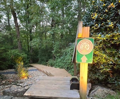Private Trail into Table Rock