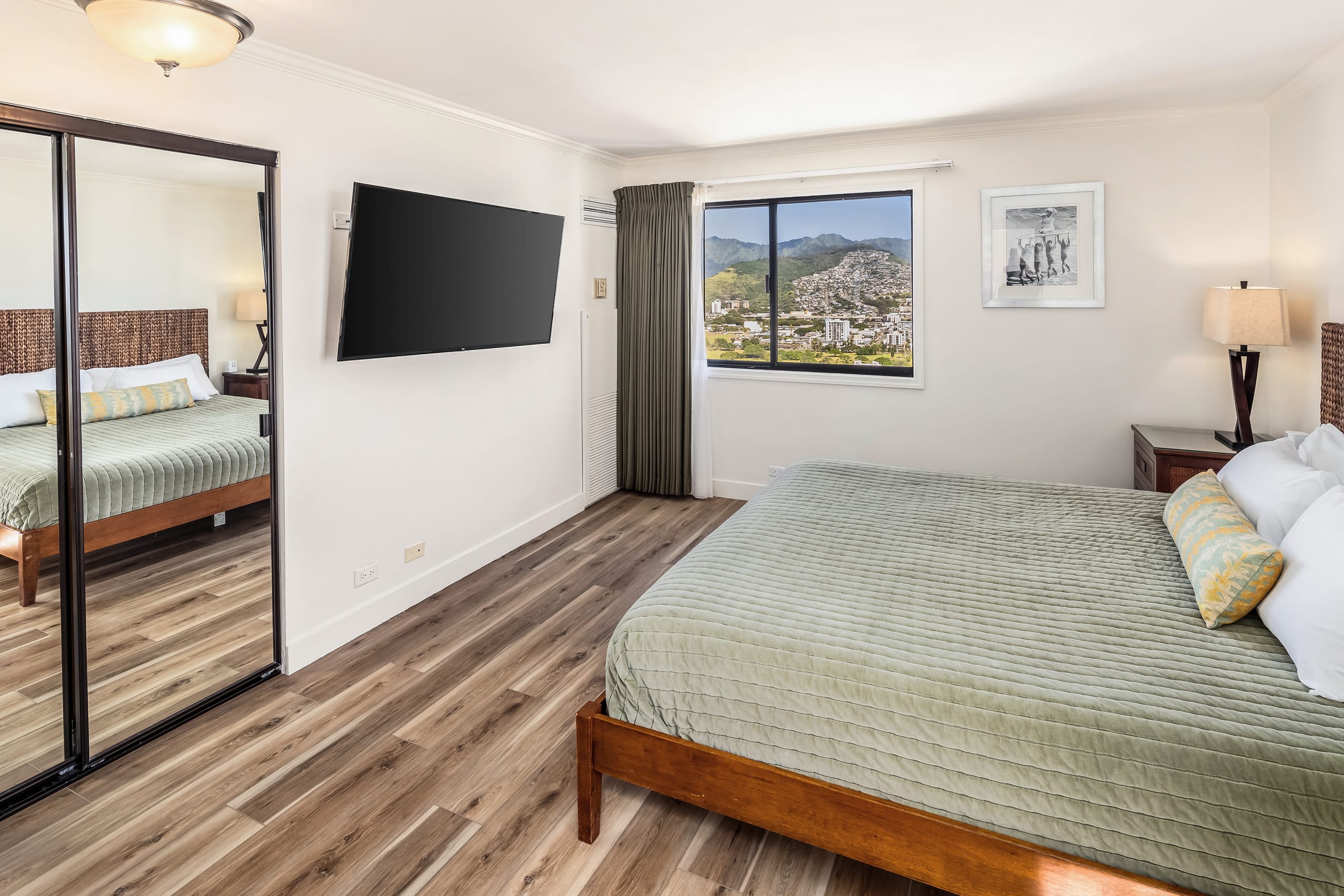 Renovated Waikiki Oceanfront Large Penthouse - Image 18