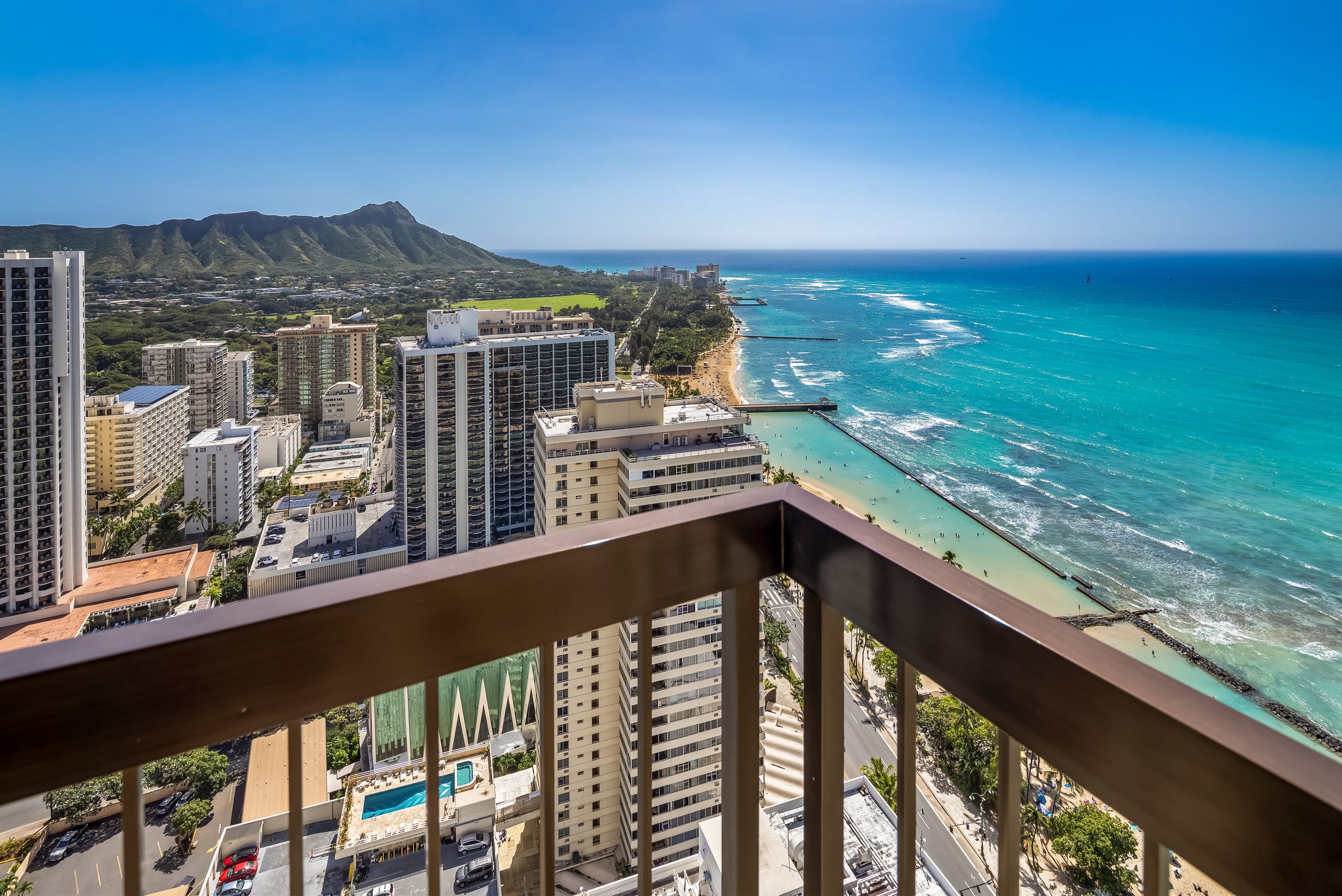 Renovated Waikiki Oceanfront Large Penthouse - Image 35