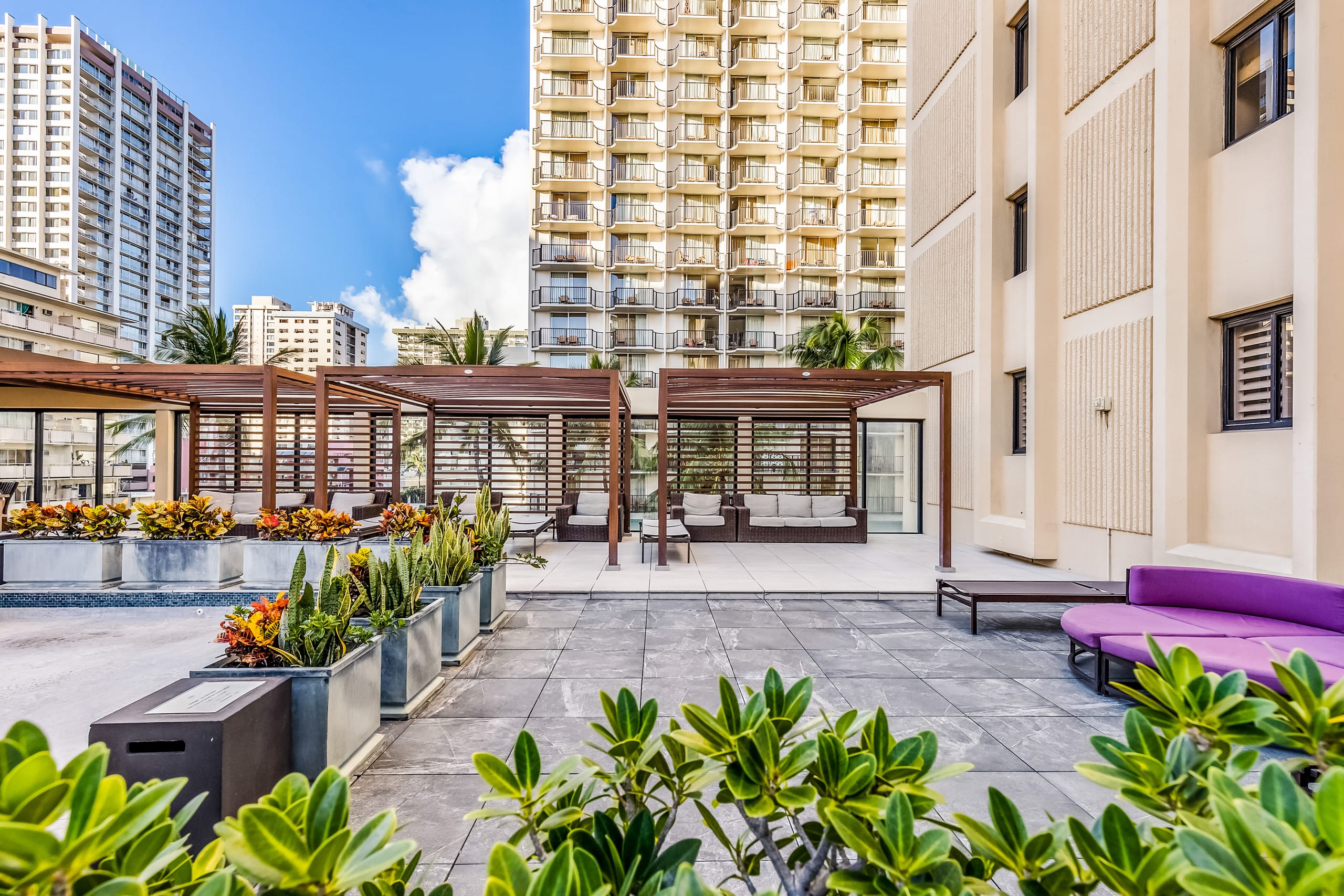 Renovated Waikiki Oceanfront Large Penthouse - Image 39