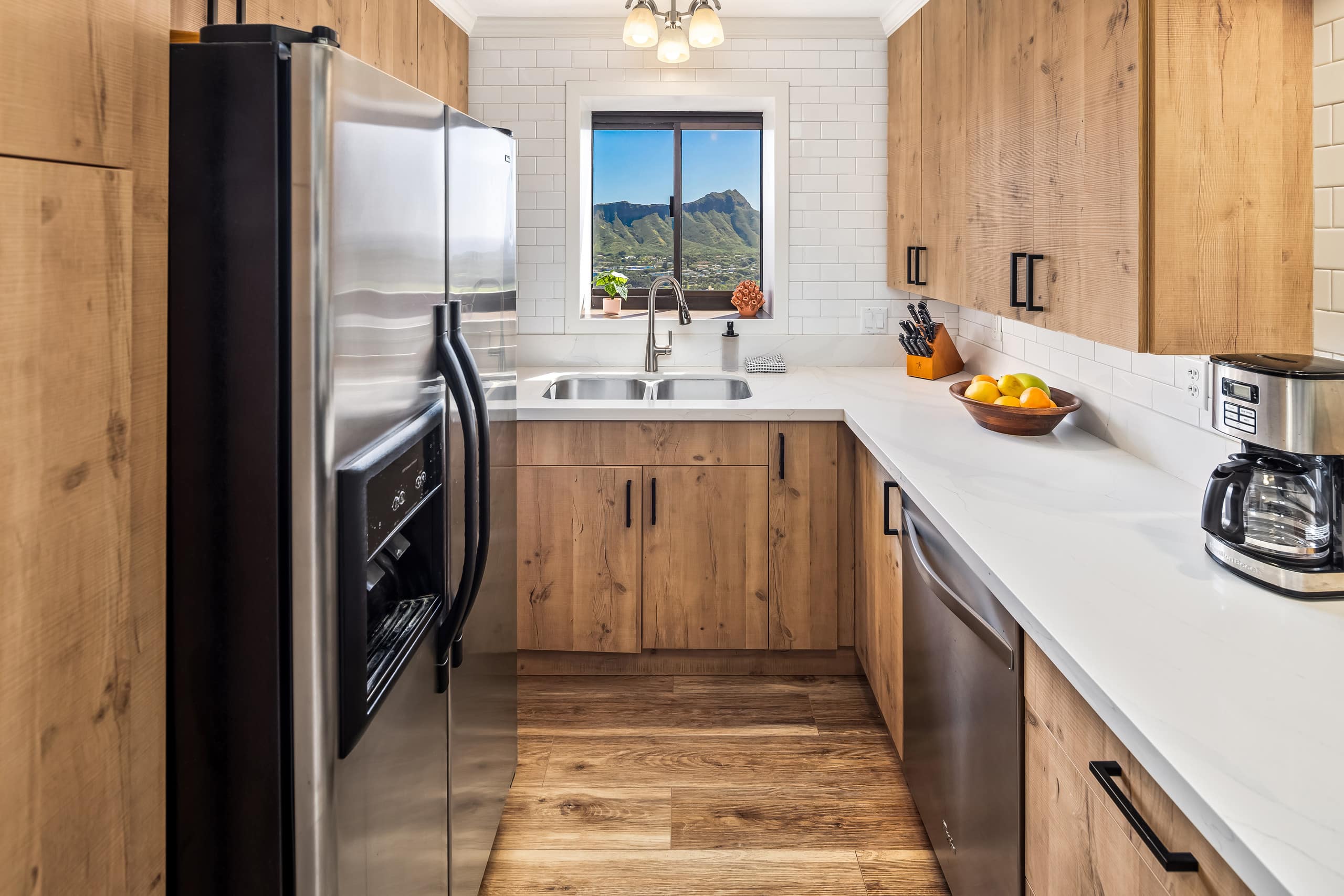 Renovated Waikiki Oceanfront Large Penthouse - Image 9