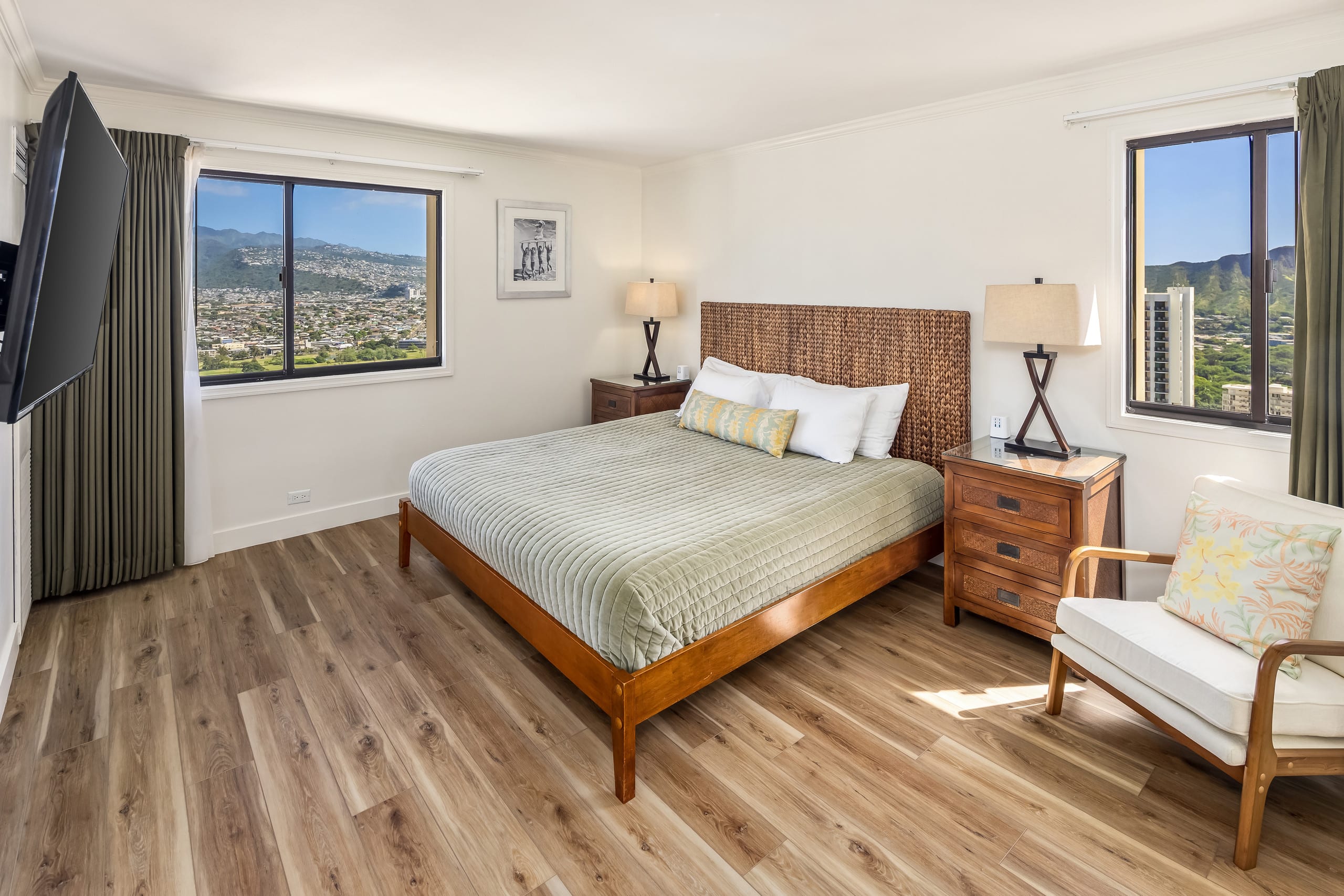 Renovated Waikiki Oceanfront Large Penthouse - Image 17