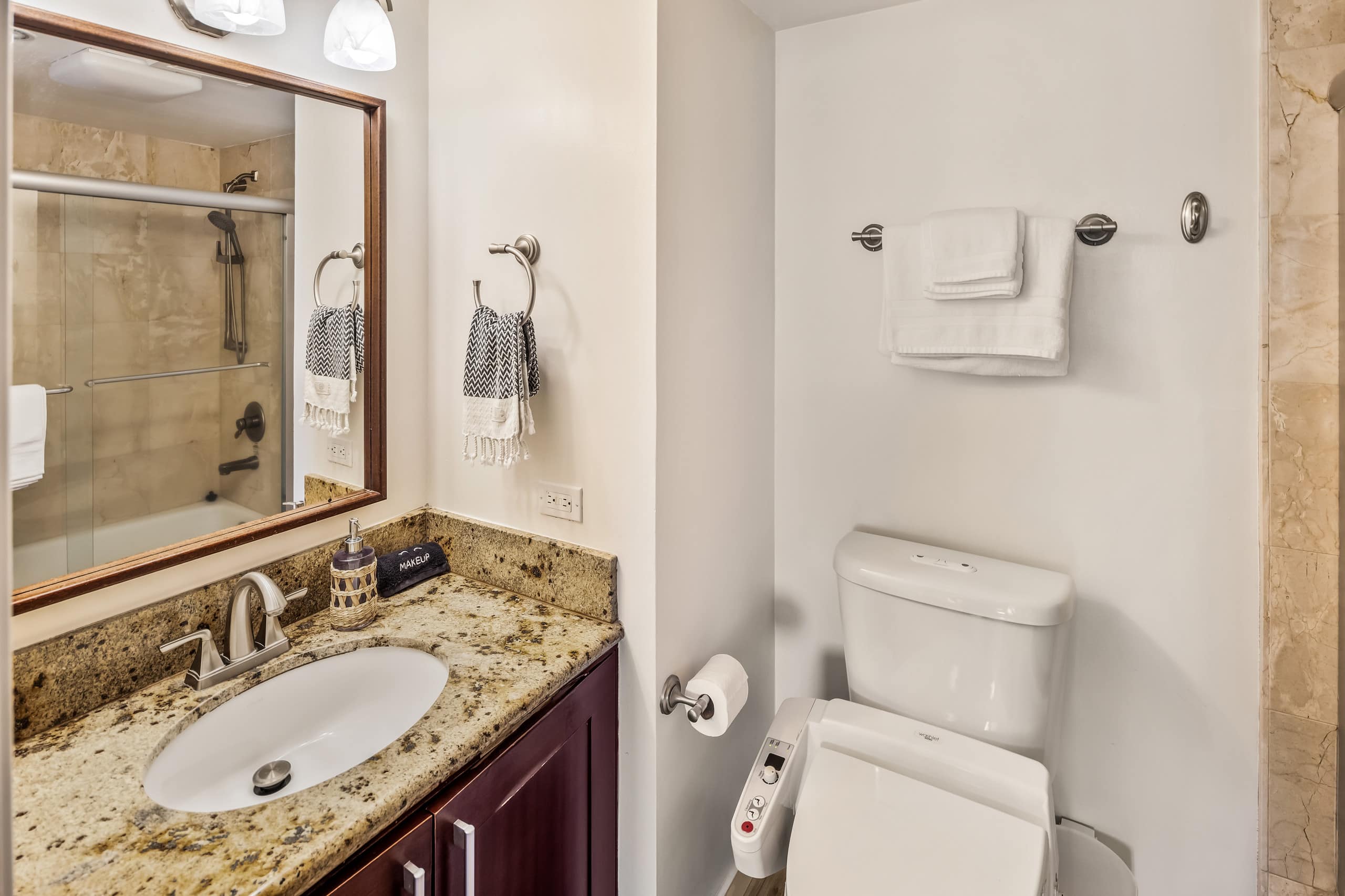 Renovated Waikiki Oceanfront Large Penthouse - Image 20