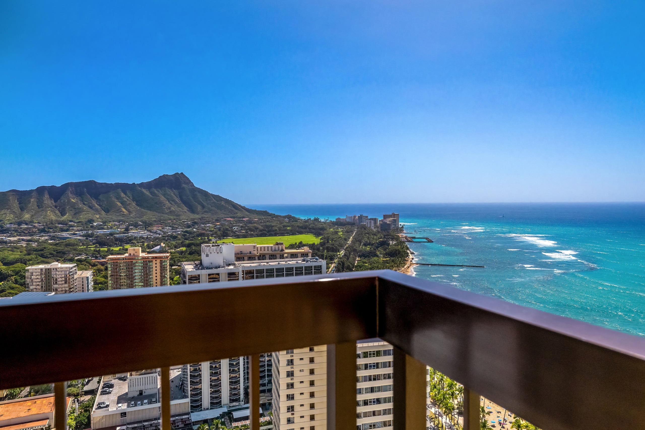 Renovated Waikiki Oceanfront Large Penthouse - Image 37