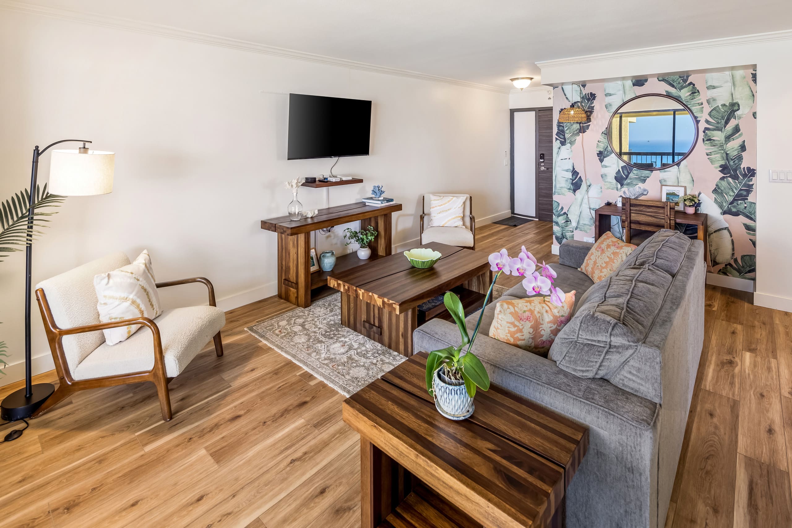 Renovated Waikiki Oceanfront Large Penthouse - Image 5