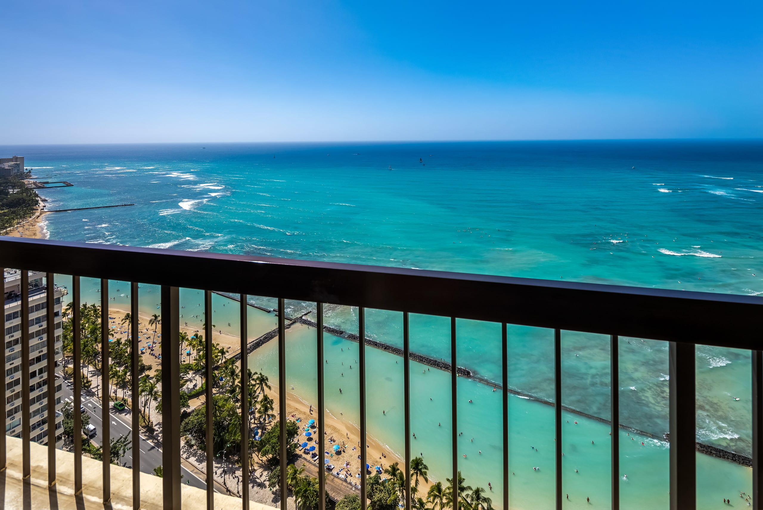 Renovated Waikiki Oceanfront Large Penthouse - Image 34