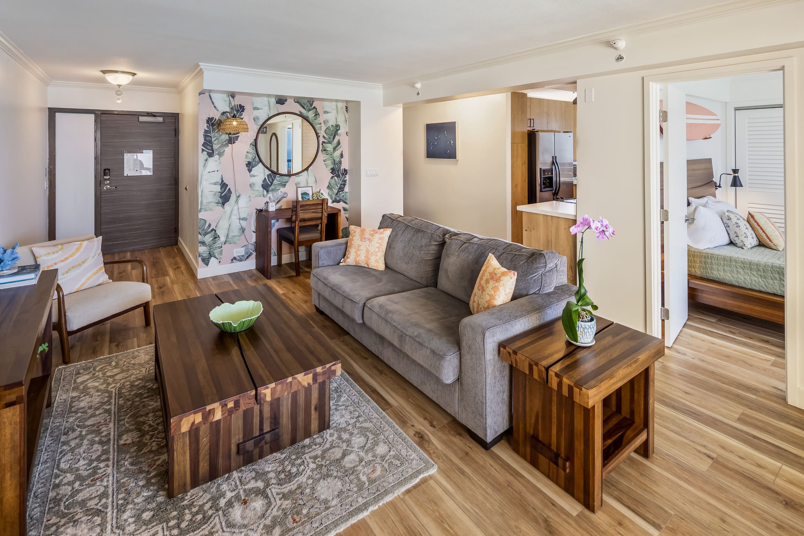 Renovated Waikiki Oceanfront Large Penthouse - Image 3