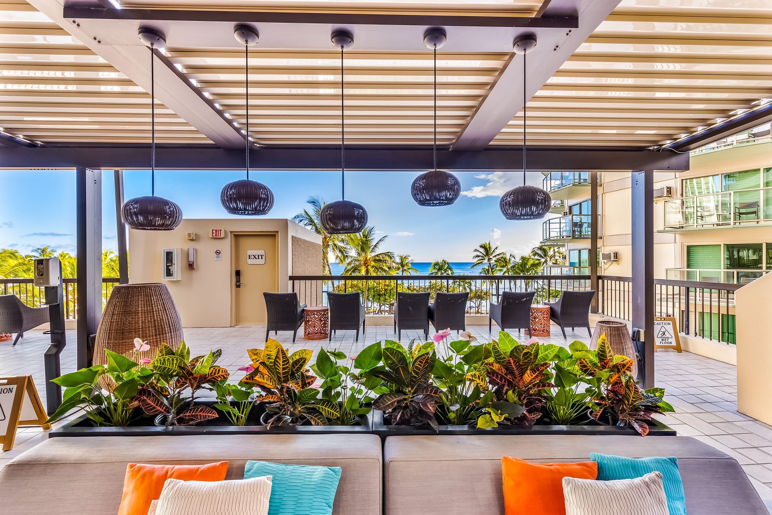 Renovated Waikiki Oceanfront Large Penthouse - Image 48