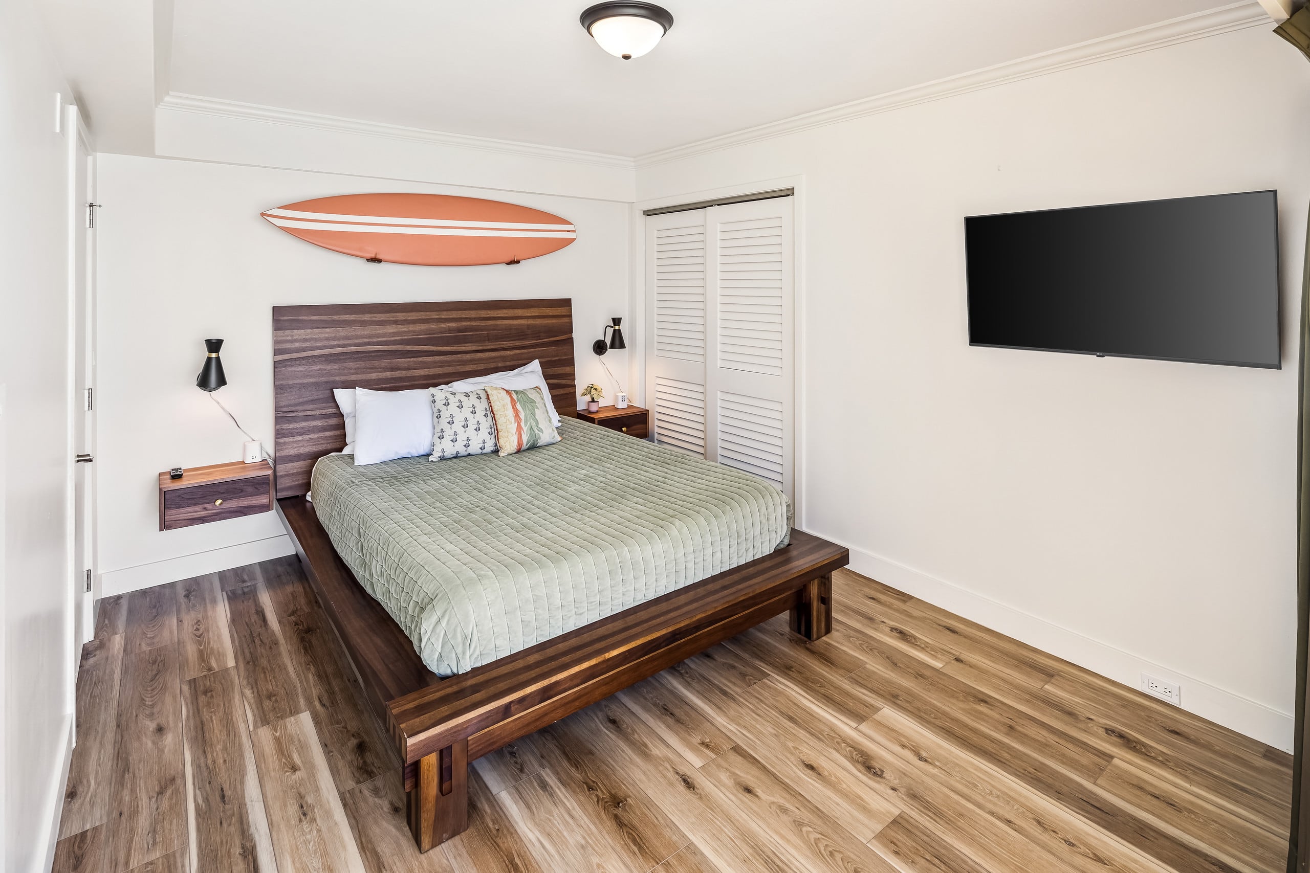 Renovated Waikiki Oceanfront Large Penthouse - Image 44