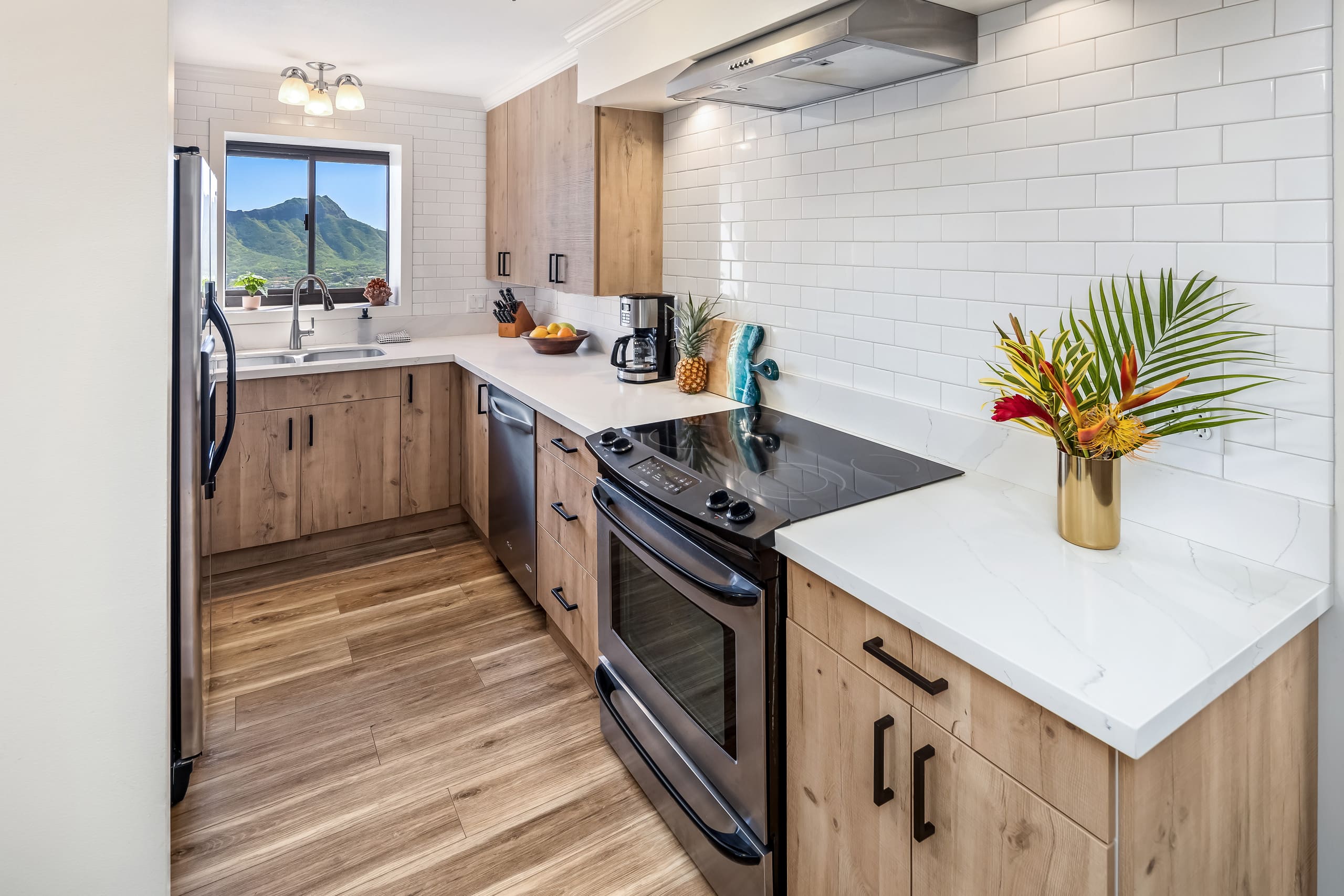 Renovated Waikiki Oceanfront Large Penthouse - Image 7