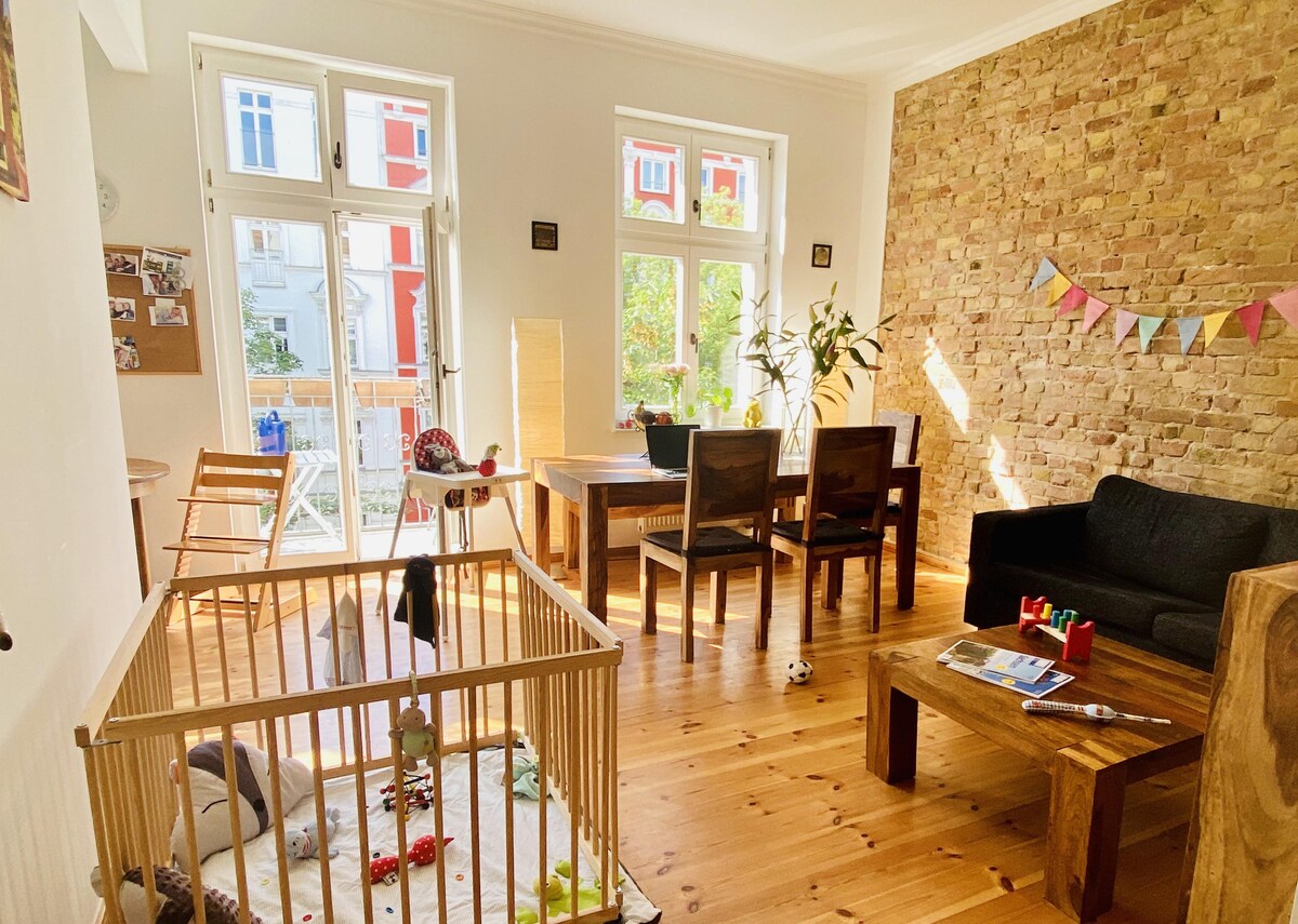 Top performing Airbnb: Spacious Apartment for Families on Helmholtzplatz in Berlin