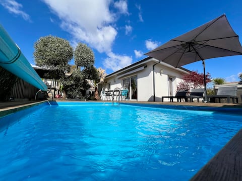 Spa, Air Conditioning, Heated Pool, Pétanque