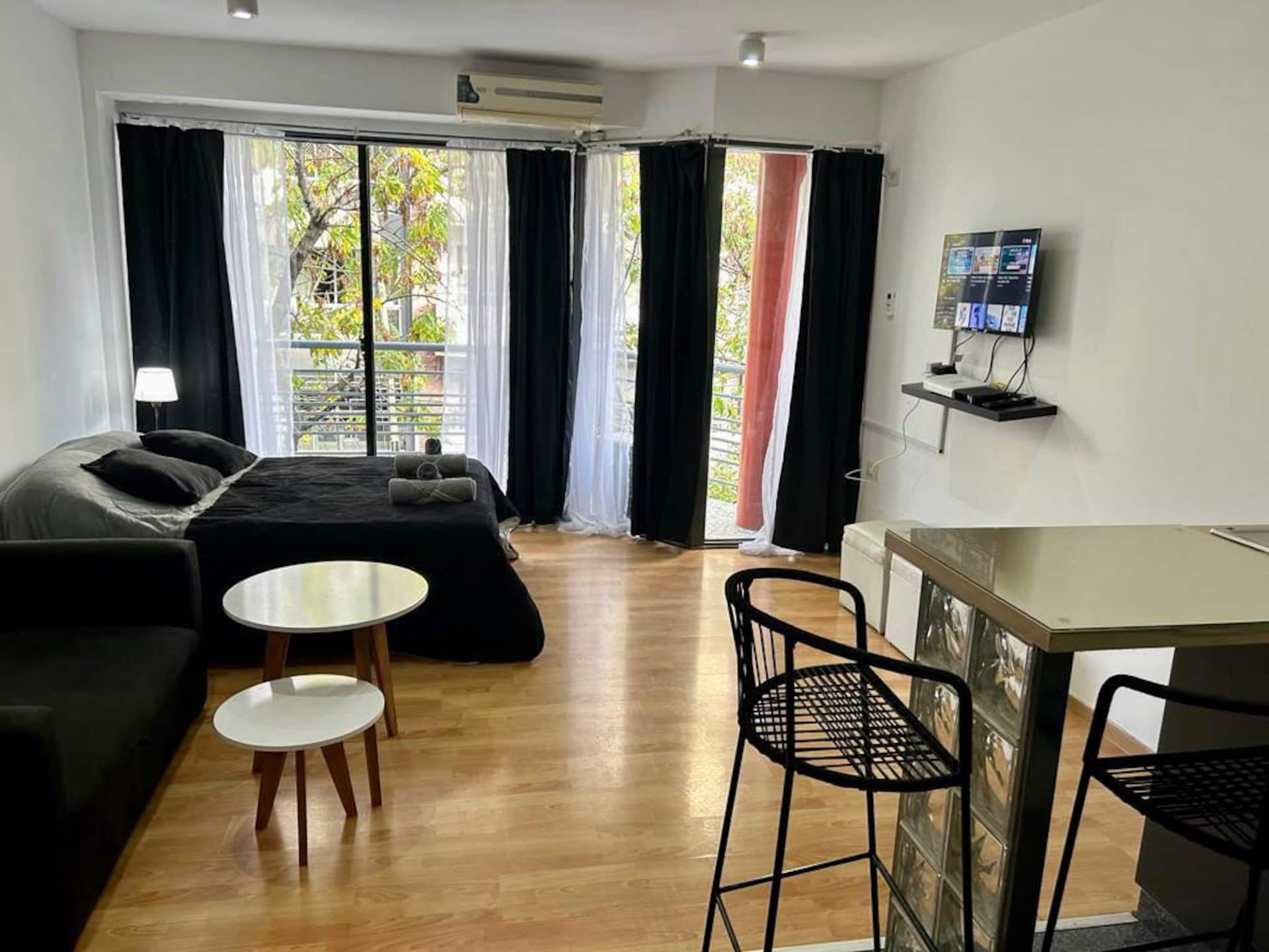 Beautiful Cozy apartment.Balcony. POOL.Near Subway