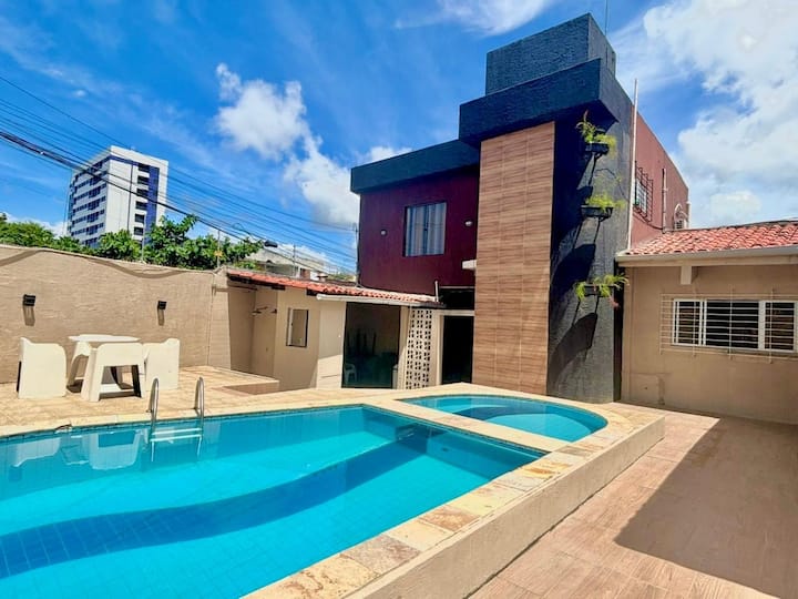 House 3 Bedrooms with air, Pool and Garage 300m Beach