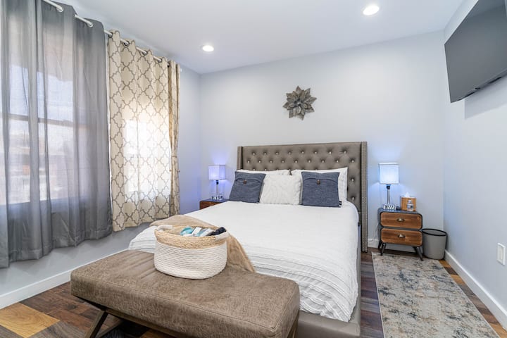 Queen bedroom Full view of the bed