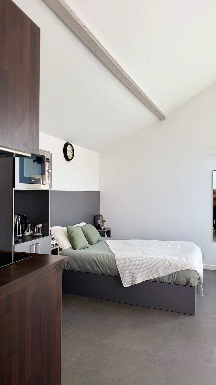 Studio Simple/fonctionnel (Près Du Centre Ville) - Reims