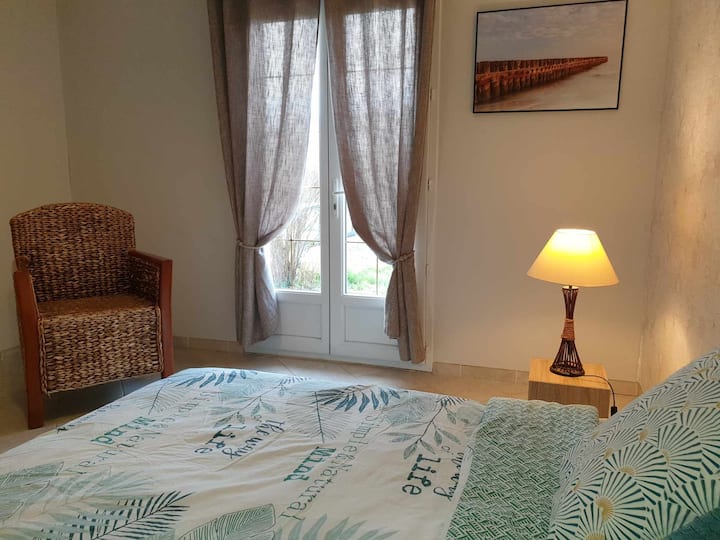 ห้องนอนใหญ่สวีทพร้อมวิวสวน