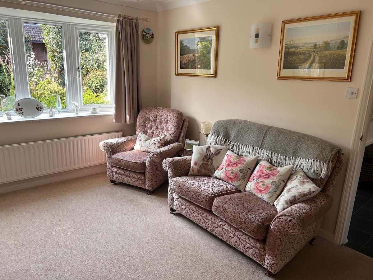Top performing Airbnb: Cosy 3 bed mid-terrace cottage in Dorset