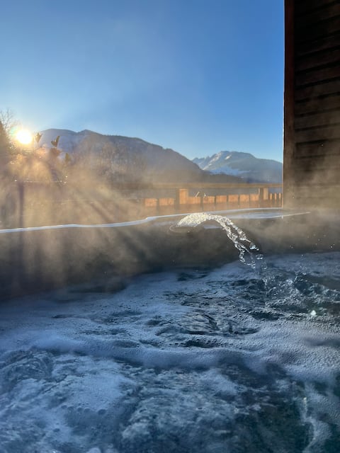 Modern chalet, jacuzzi and beautiful view