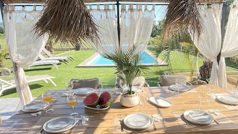 Villa with heated pool + petanque + pharmacy nearby