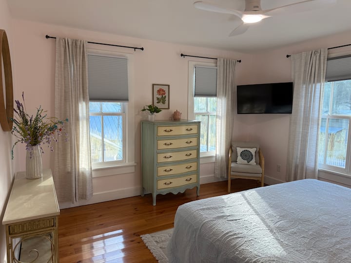 King luxury hybrid mattress, TV, and walk in closet