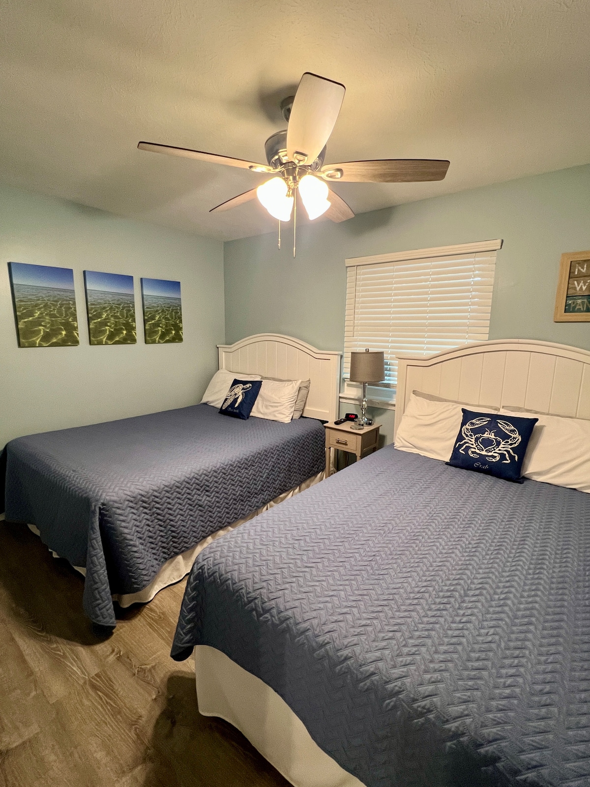Two Queen beds, 50" smart tv, dresser, fan, extra pillows & blankets. All new linens added April 2025