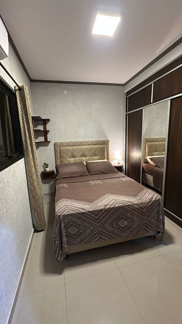 ห้องสวีทในห้องนอนพร้อมห้องน้ำในตัว