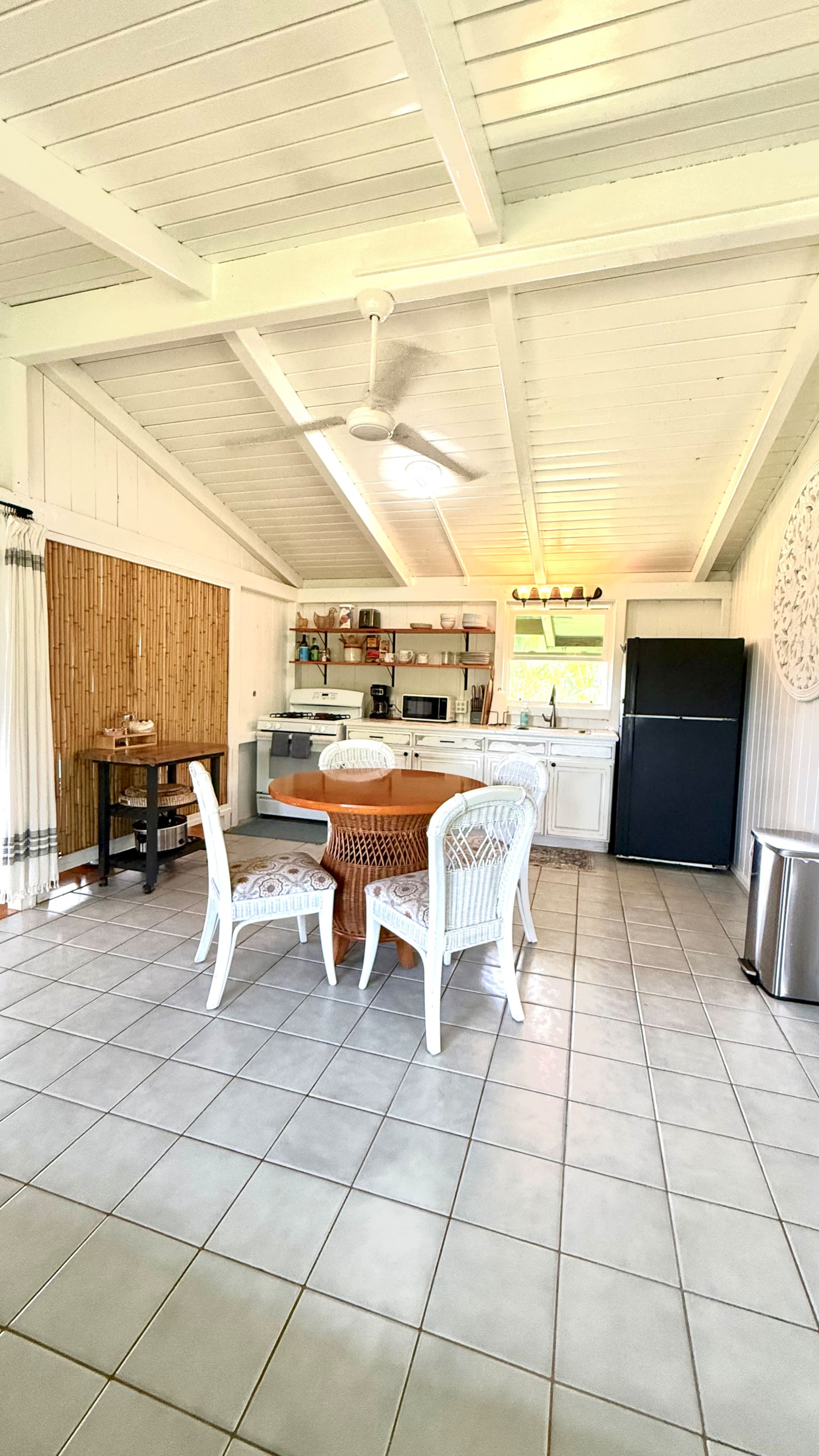 Home in Kilauea · ★4.94 · 2 bedrooms · 3 beds · 1 bath - Photo 8