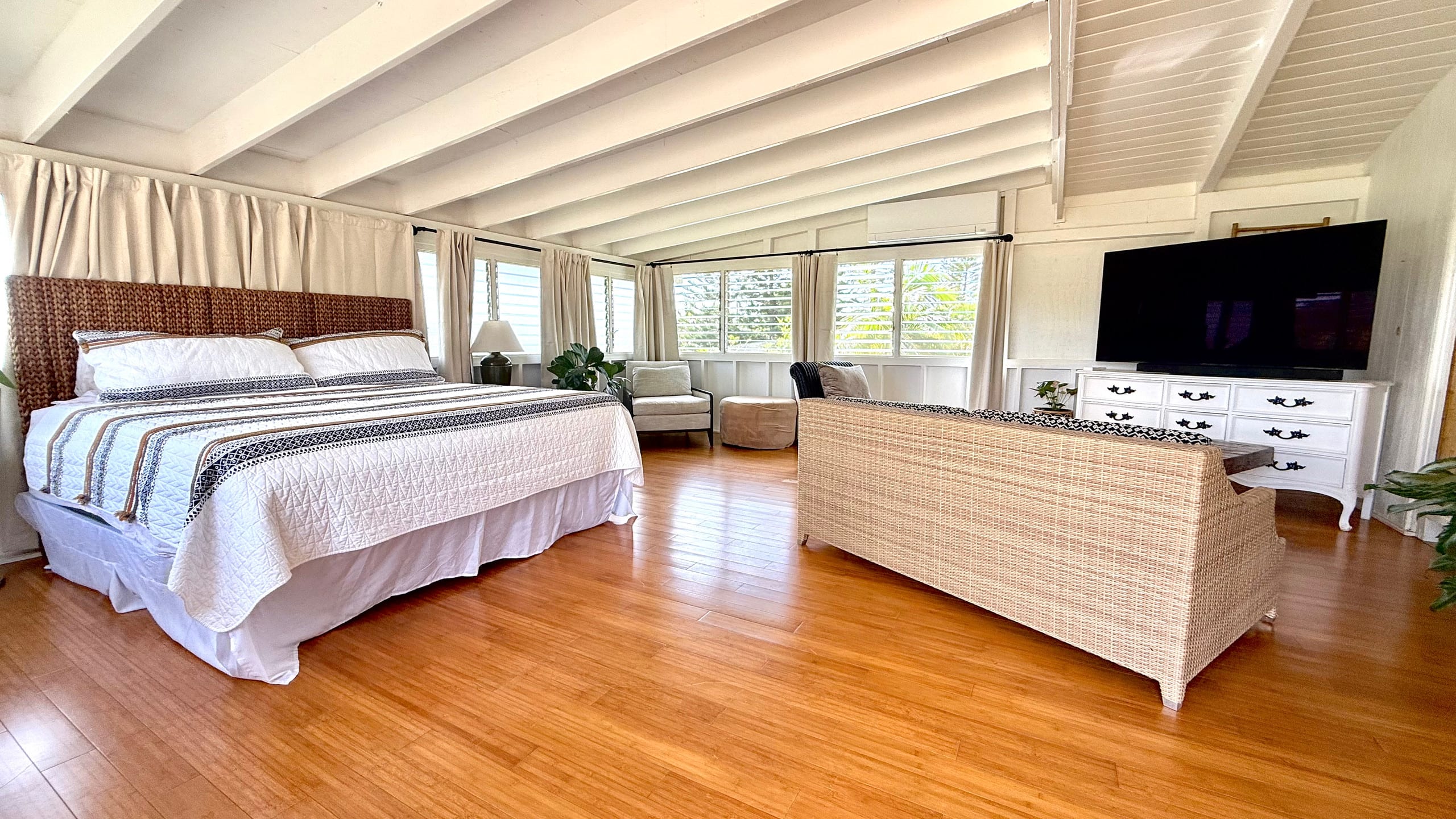 Home in Kilauea · ★4.94 · 2 bedrooms · 3 beds · 1 bath - Photo 4