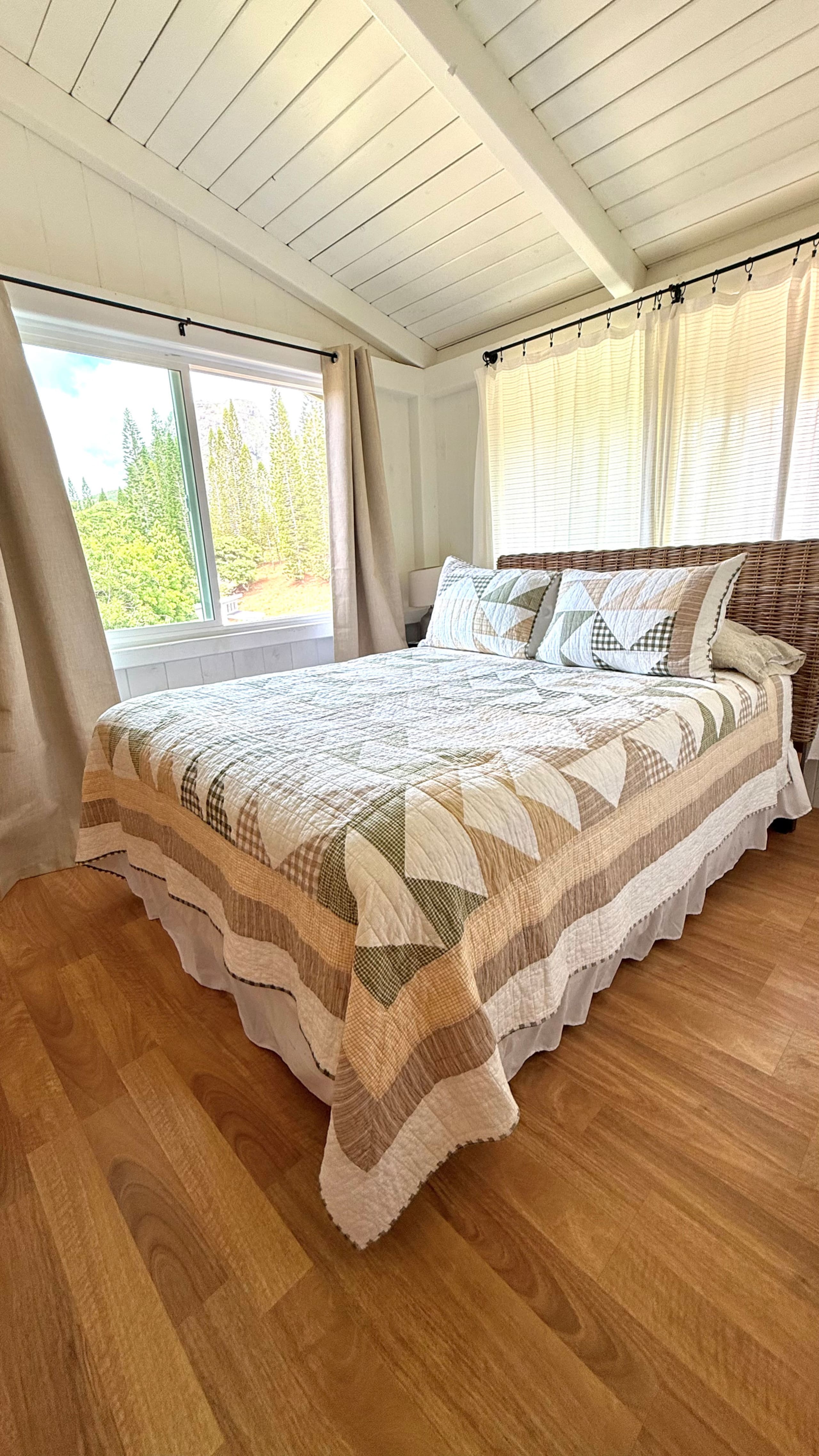 Home in Kilauea · ★4.94 · 2 bedrooms · 3 beds · 1 bath - Photo 12