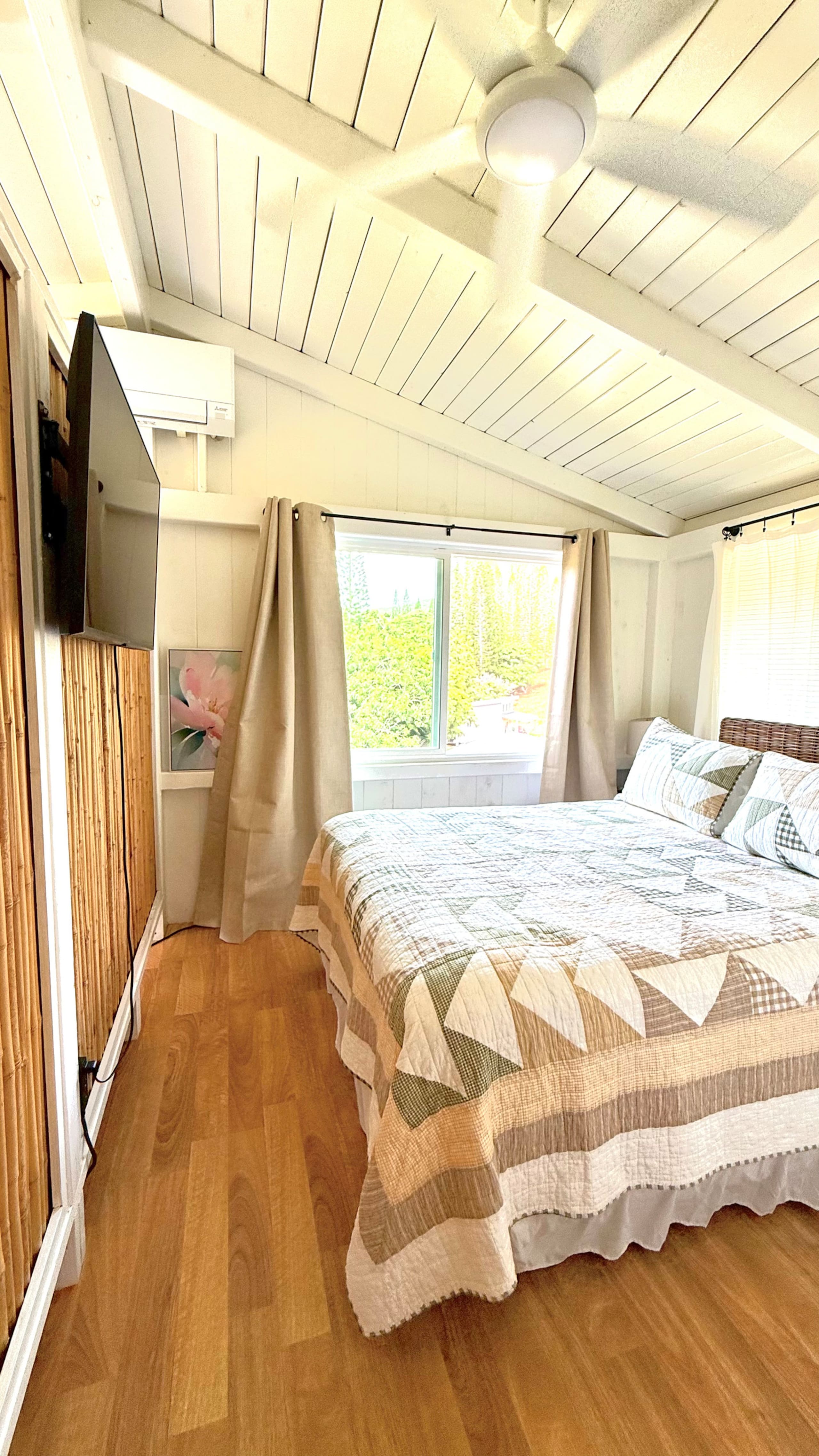 Home in Kilauea · ★4.94 · 2 bedrooms · 3 beds · 1 bath - Photo 11