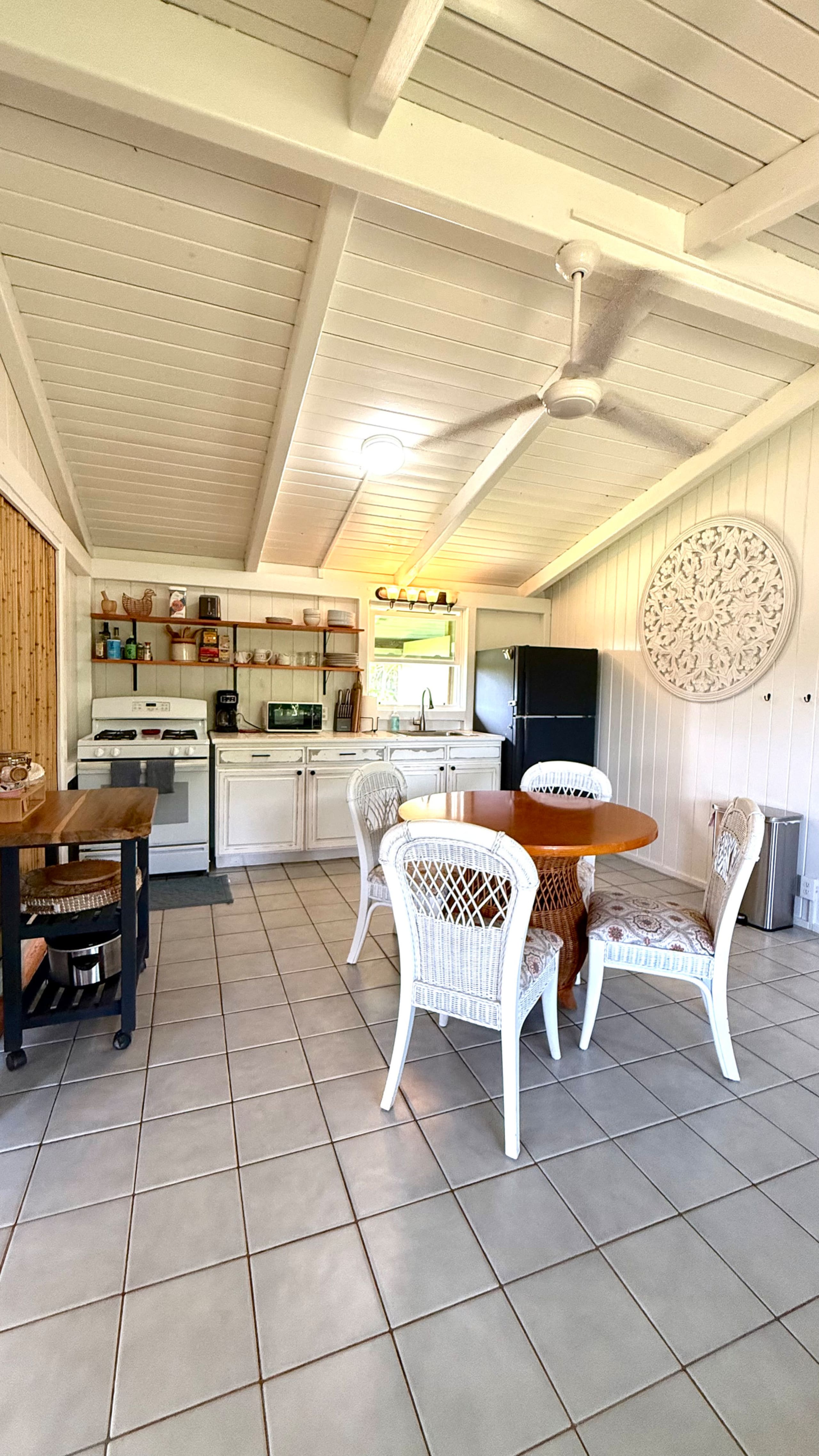 Home in Kilauea · ★4.94 · 2 bedrooms · 3 beds · 1 bath - Photo 10