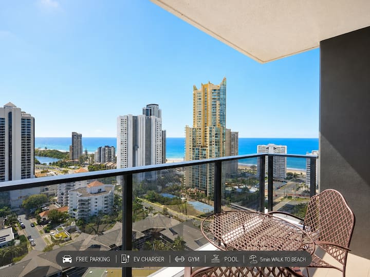 Open Ocean View 2 Bedroom Apartment In Central - Gold Coast